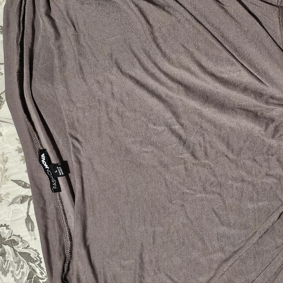 Chandail - Picture 1 of 2